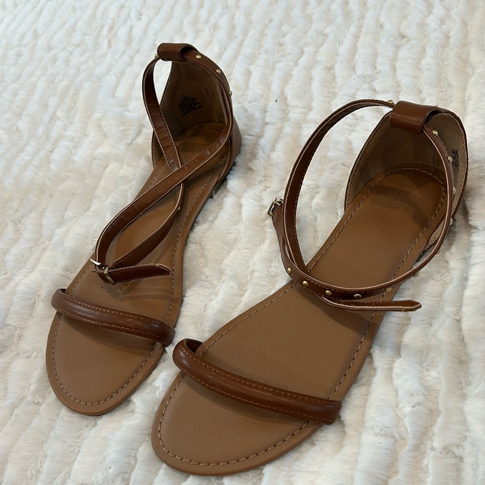 Old Navy Cognac strappy studded open toe sandals women’s 8 almond brown sandals